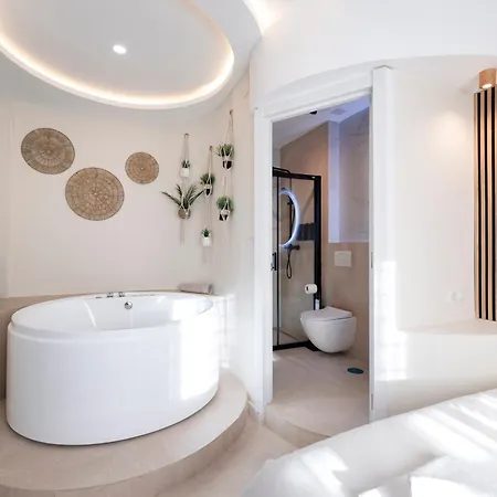 Boutique V.v Luxury Jacuzzy Apartment *