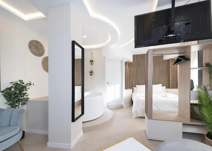 Boutique Luxury Jacuzzi - By N&n Luxe Hotell
