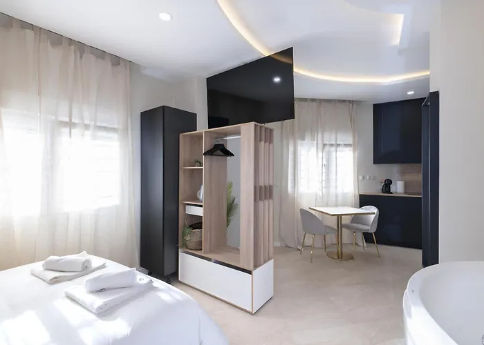 Boutique Luxury Jacuzzi - By N&n Luxe *