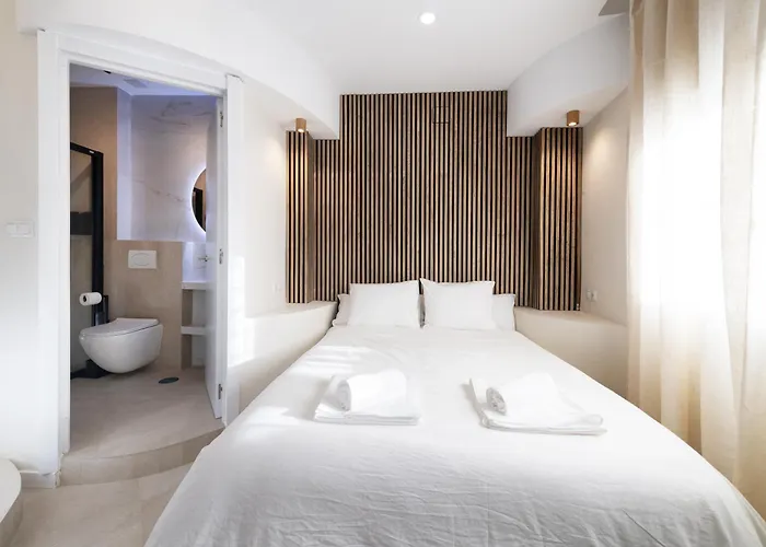 Boutique Luxury Jacuzzi - By N&n Luxe Hotell