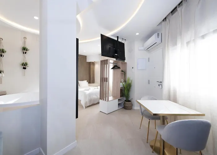 Boutique Luxury Jacuzzi - By N&n Luxe Hotell Málaga