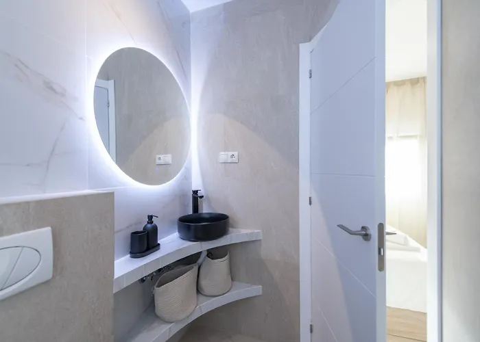Boutique Luxury Jacuzzi - By N&n Luxe