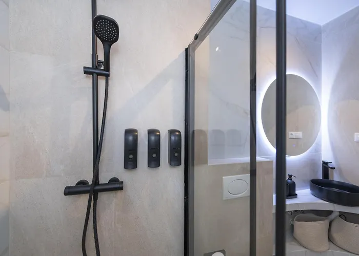 Boutique Luxury Jacuzzi - By N&n Luxe Hotell *